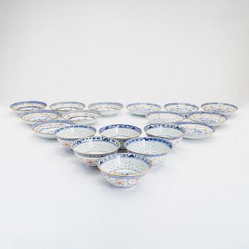 A set of six porcelain bowls and twelve plates, China, early 20th century.