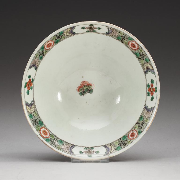 A famille verte bowl, Qing dynasty, Kangxi (1662-1722).