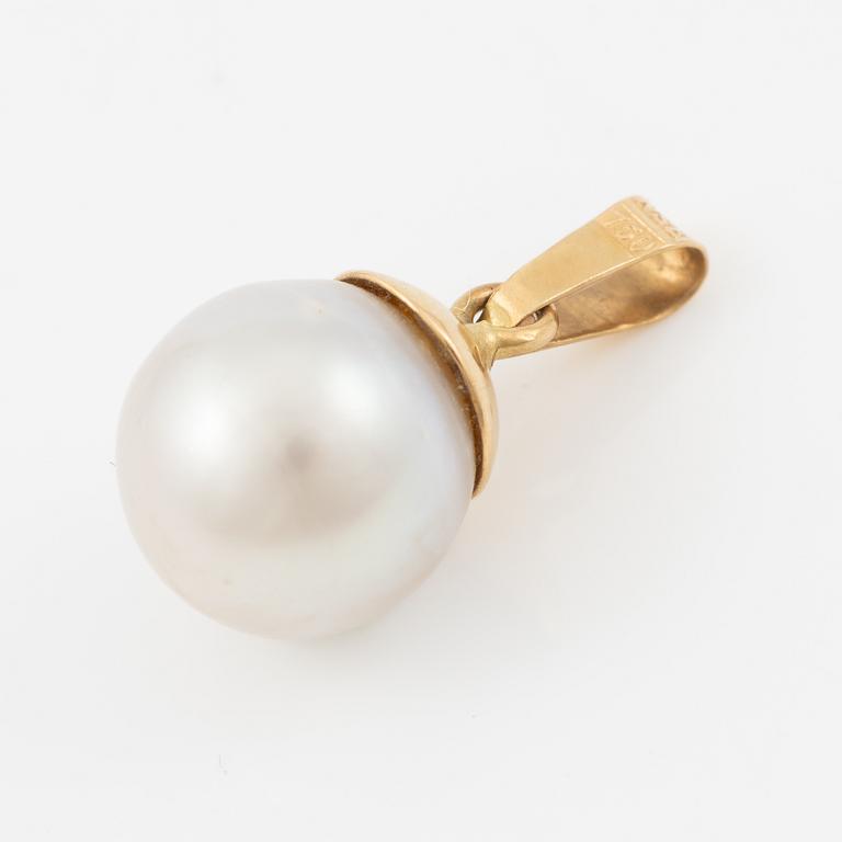 Pendant, 18K gold and pearl.