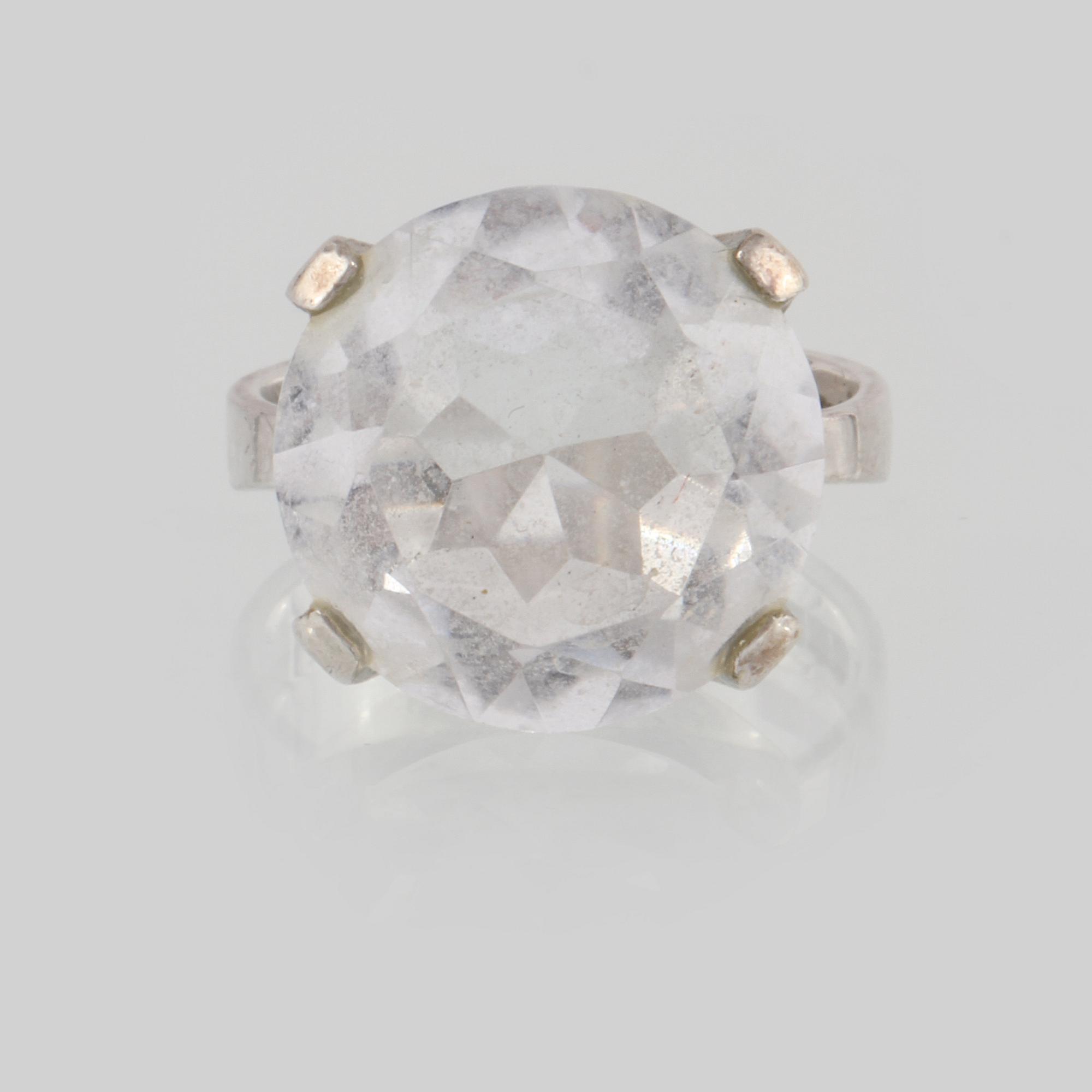 RING, silver med fasettslipad bergkristall, H Svedbom, Vetlanda 1971. Vikt 5,8 gram.