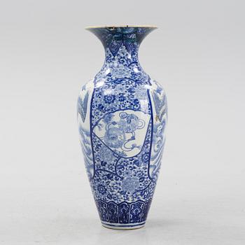 A Japanese blue and white vase, 19th century.