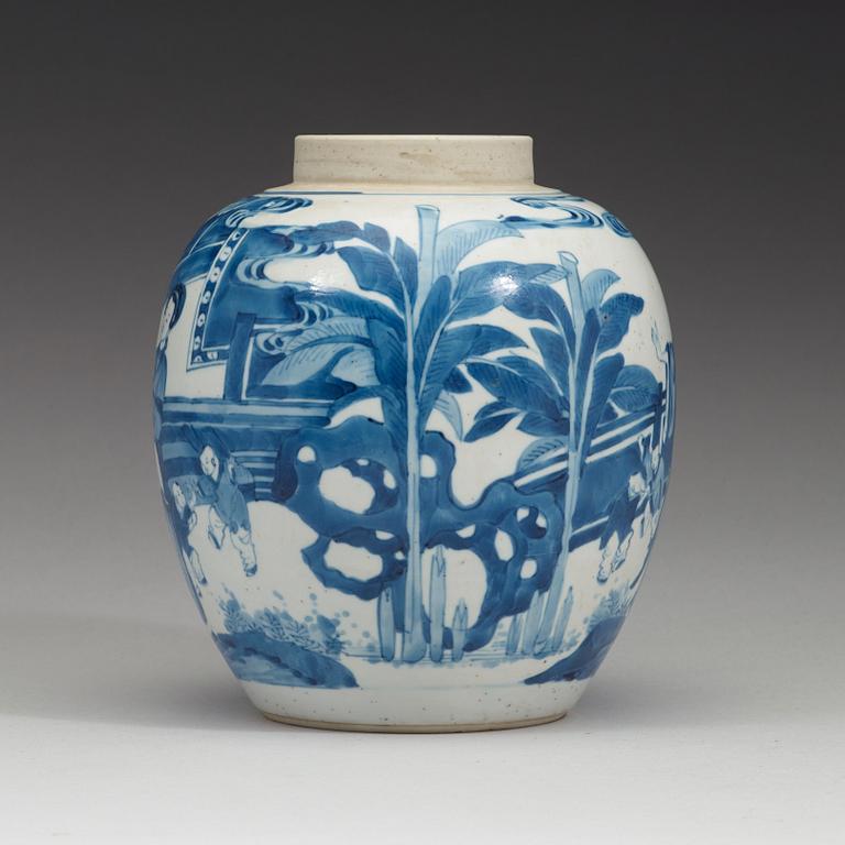 A blue and white jar, Qing dynasty, Kangxi (1662-1722).