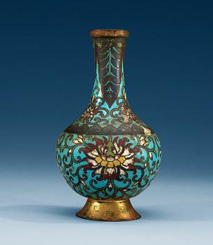 1448. VAS, cloisonné. Ming dynastin.