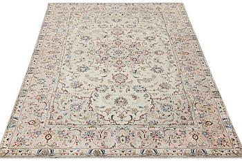 A Kashan carpet, c. 300 x 198 cm.