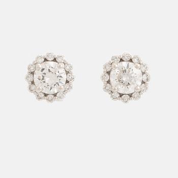Örhängen med briljantslipade diamanter, totalt ca 0,82 ct.