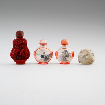 SNUSFLASKOR OCH FIGUR, 4 delar, bla glas och vit sten, Kina, 1900-tal.