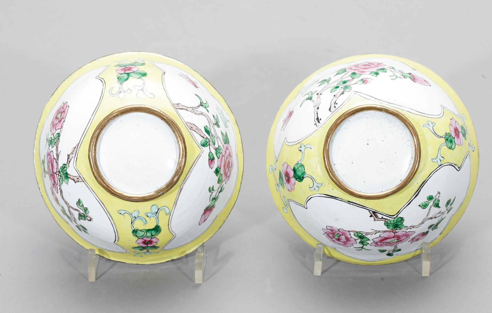 KOPPAR/SKÅLAR, 2 st snarlika. Cloisonné, Kina, 1900-tal.