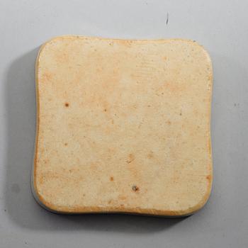 CABARET, nio delar, porslin med träställ. Sen Qingdynasti (1644-1912).