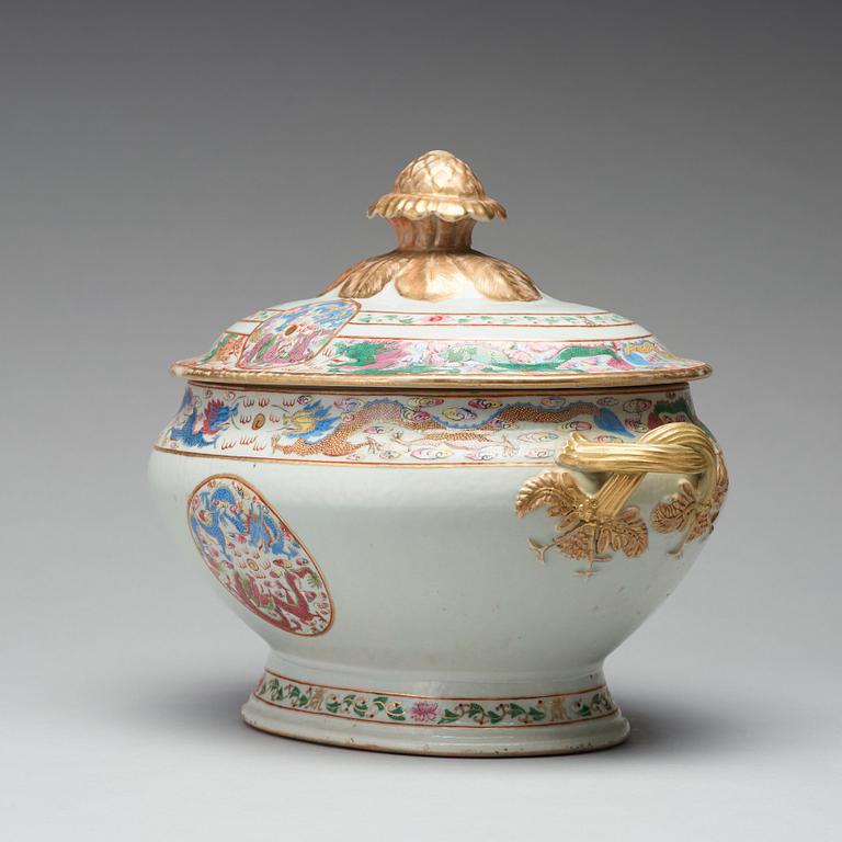 A famille rose tureen with five clawed dragons, Qing dynasty, Jiaqing (1796-1820).