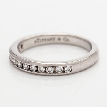 Tiffany & Co, sormus, "Tiffany Setting", platinaa ja briljanttihiottuja timantteja.