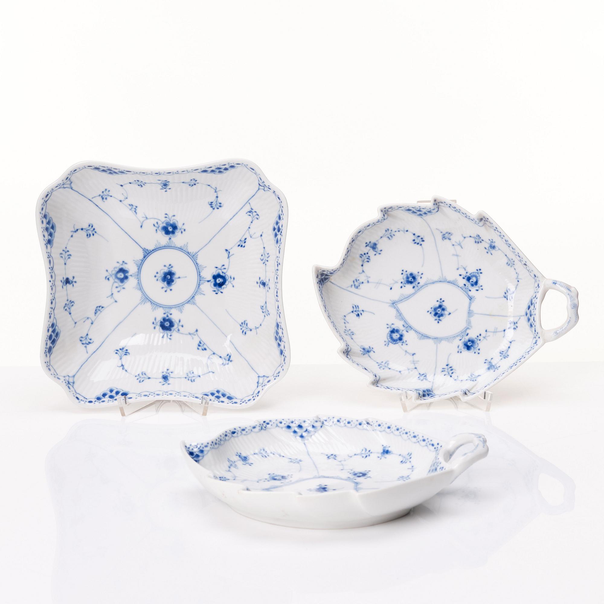 Royal Copenhagen, a 107 pieces 'Musselmalet' porcelain service, 20th century.