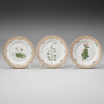 Six Royal Copenhagen 'Flora Danica' dishes, Denmark, 20th Century.