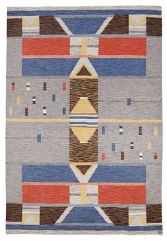 826. CARPET. Rölakan (flat weave). 302 x 203  cm. Signed MG. Sweden around 1960.