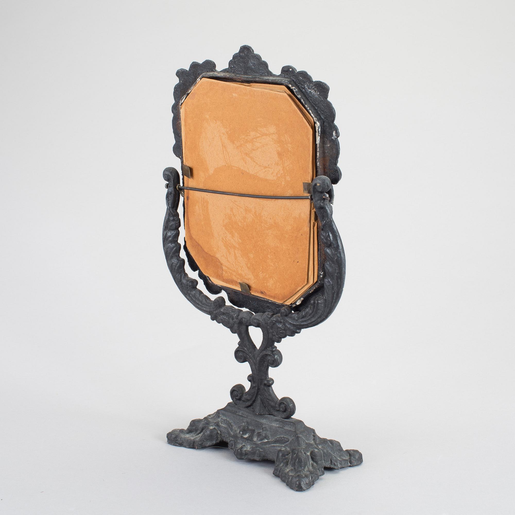 BORDSSPEGEL, gjutjärn, omkring sekelskiftet 1900.