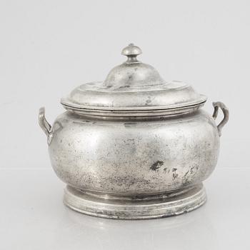 A pewter dish with cover, 19th century.
