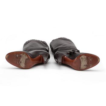 YVES SAINT LAURENT, a pair of black boots.Size 37.