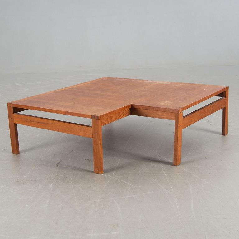 FÅTÖLJER, ett par och BORD, Ole Gjerlöv-Knudsen och Torbjörn Lind, France & Son, Danmark, 1900-talets andra hälft.