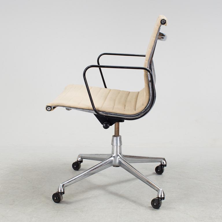 An EA 108 office chair by Charles and Ray Eames for Ring Möbelfabrik, Norway.