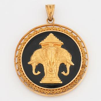 Elephant 18K gold and onyx pendant.