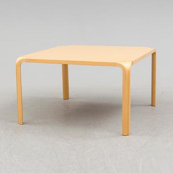 A "MX800B" sofa table, designed by Alvar Aalto for Artek, 20th century.