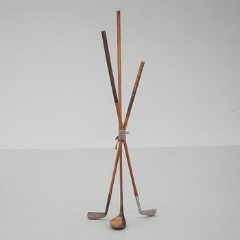 GOLFKLUBBOR, s.k Hickoryklubbor, bland annat  "Warranted Forged  Made in Scotland  Edwin Roberts..." 1920-tal.