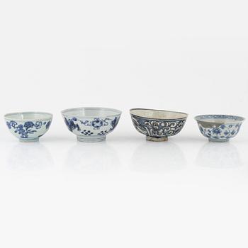Five blue and white porcelain bowls, Ming dynasty (1368-1644).