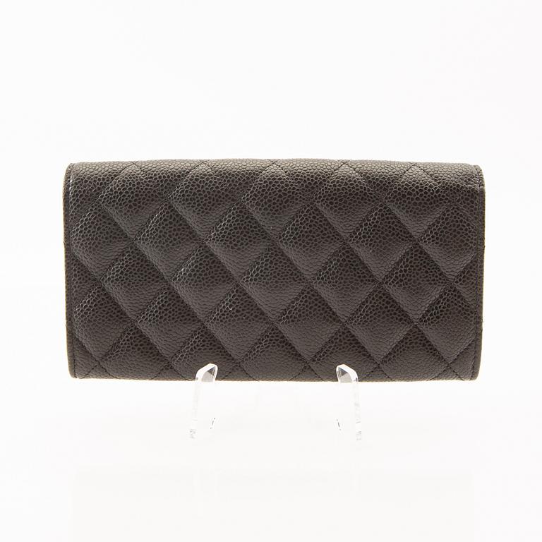 Chanel plånbok.