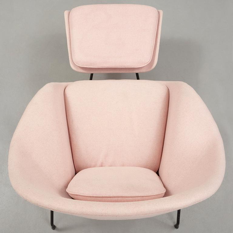 Eero Saarinen, An Eero Saarinen 'Womb Chair' with ottoman, Knoll International, USA.