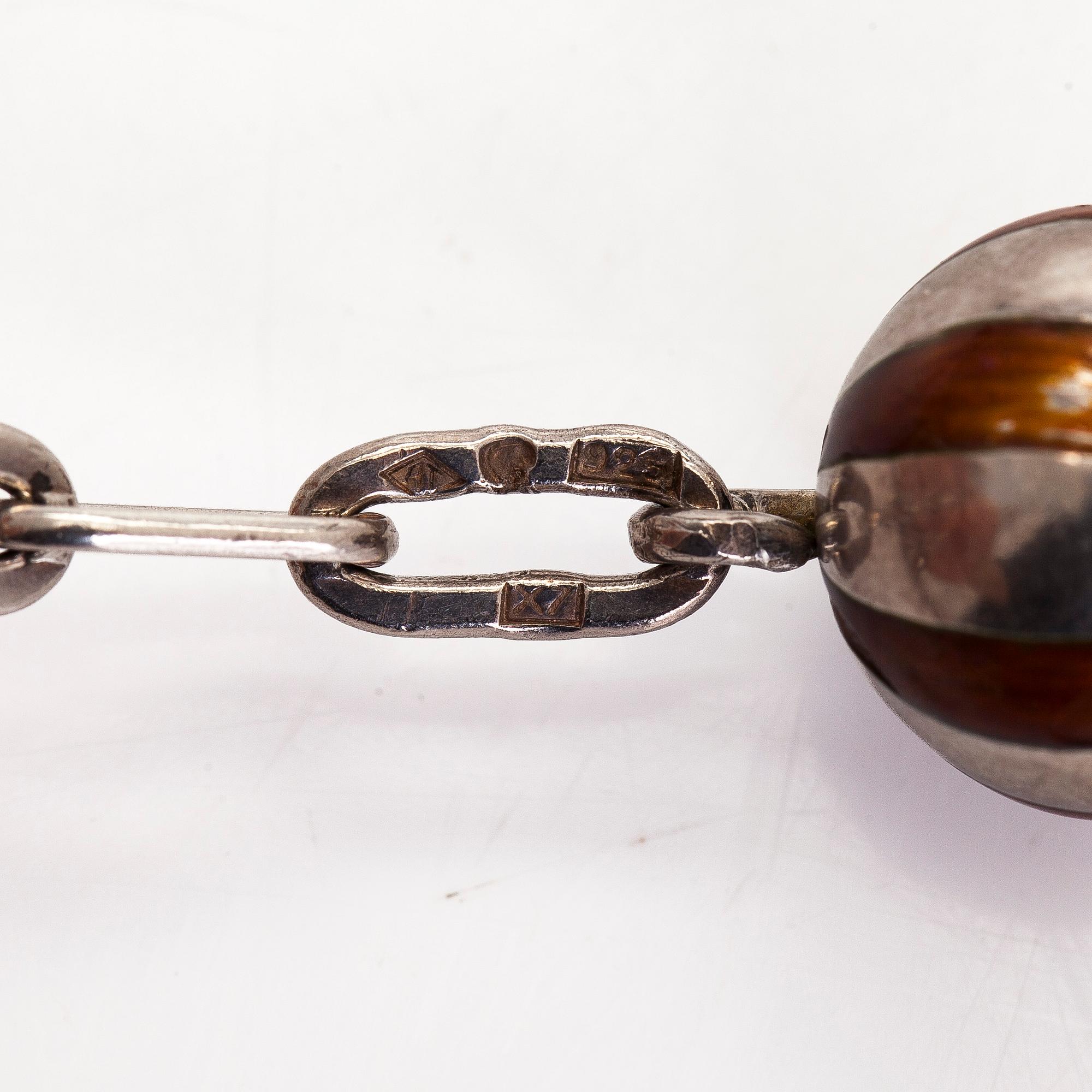 Collier, silver, emalj, A. Tillander; Helsingfors 1975.