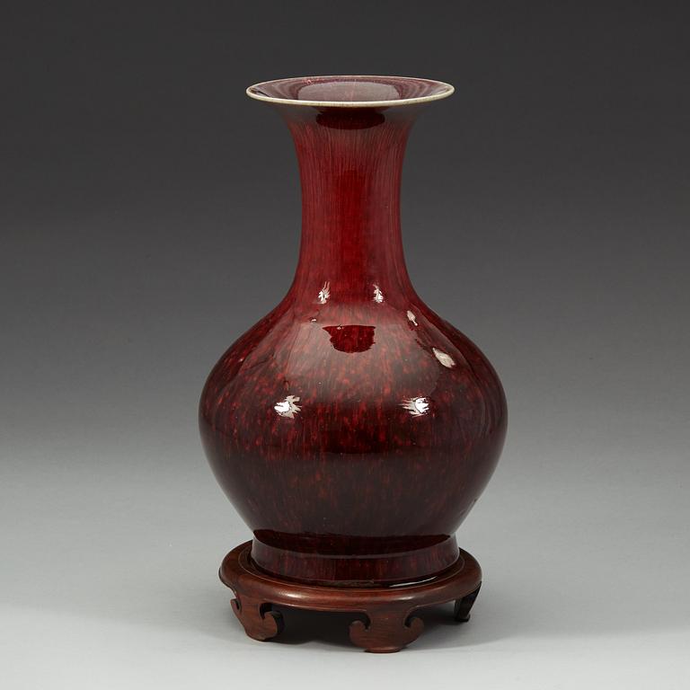 A oxblod glazed vase, Qing dynasty, 19th Century.