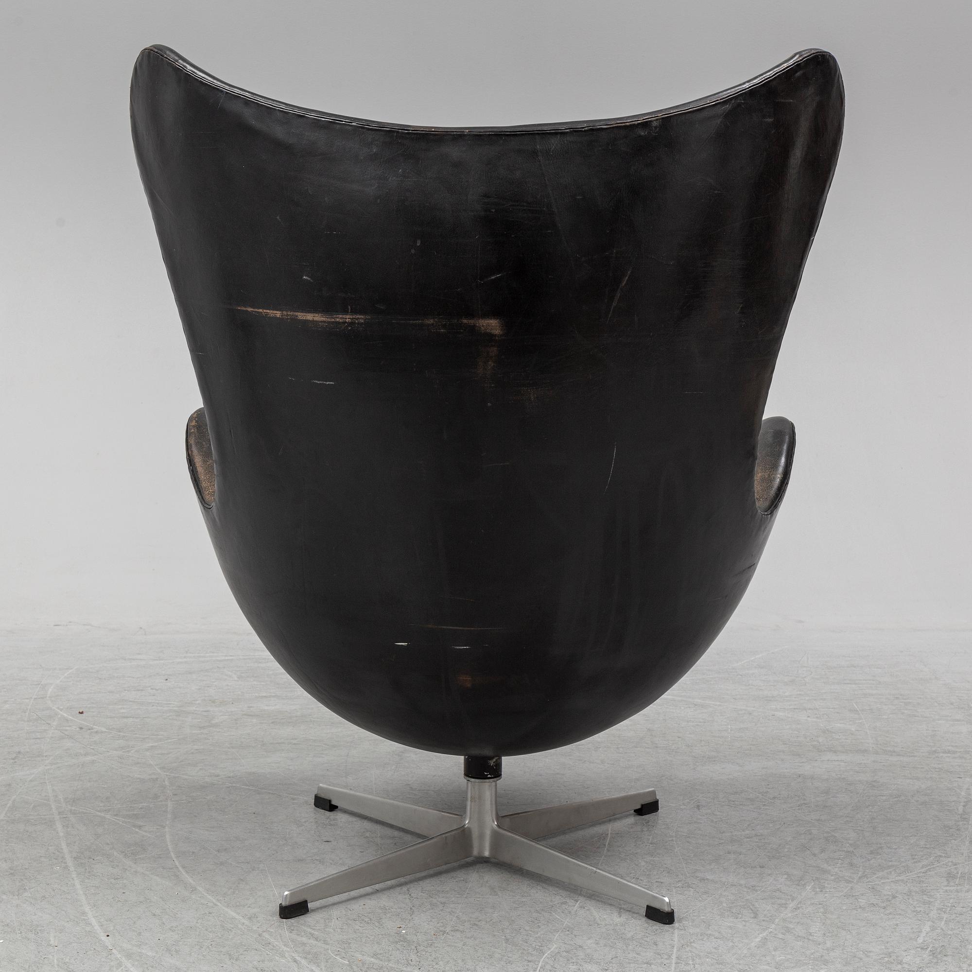 ARNE JACOBSEN, an 'Egg' leather covered easy chair and ottoman, Fritz Hansen, Denmark.