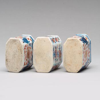 A set of three tea caddies, Qing dynasty, 18th century.