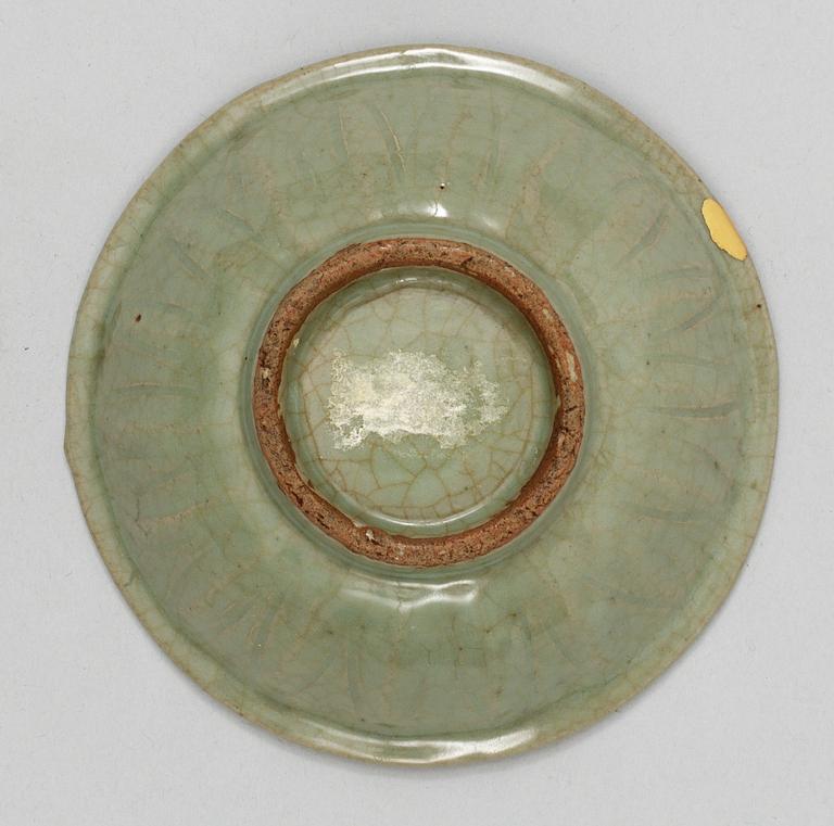 A celadon glazed 'double fish' bowl, Song/Yuan dynasty.