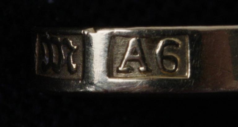 HÄNGE MED KEDJA, 18k guld.