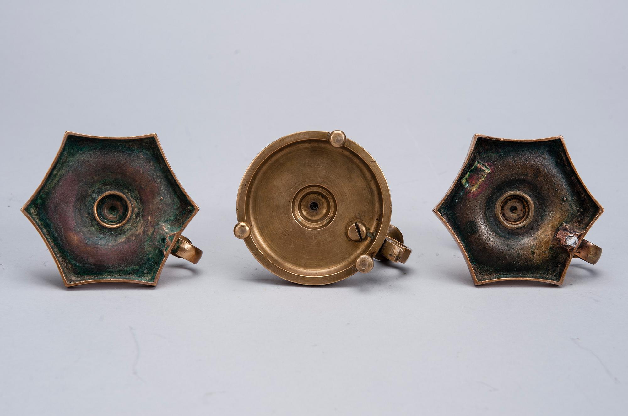 LJUSSTAKAR, 2+1 st, mässing, tillverkningsstämplar Tula och Pimonov, Ryssland, 1800-talets slut.