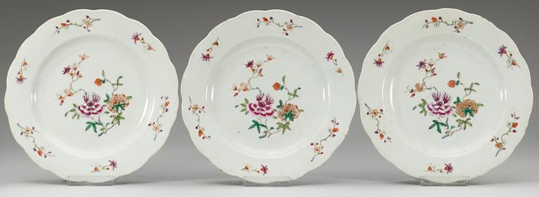 A set of three famille rose dinner plates, Qing dynasty, Qianlong (1736-95).