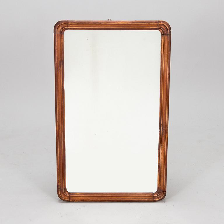 A Finnish mirror from the second half of the 19th century.