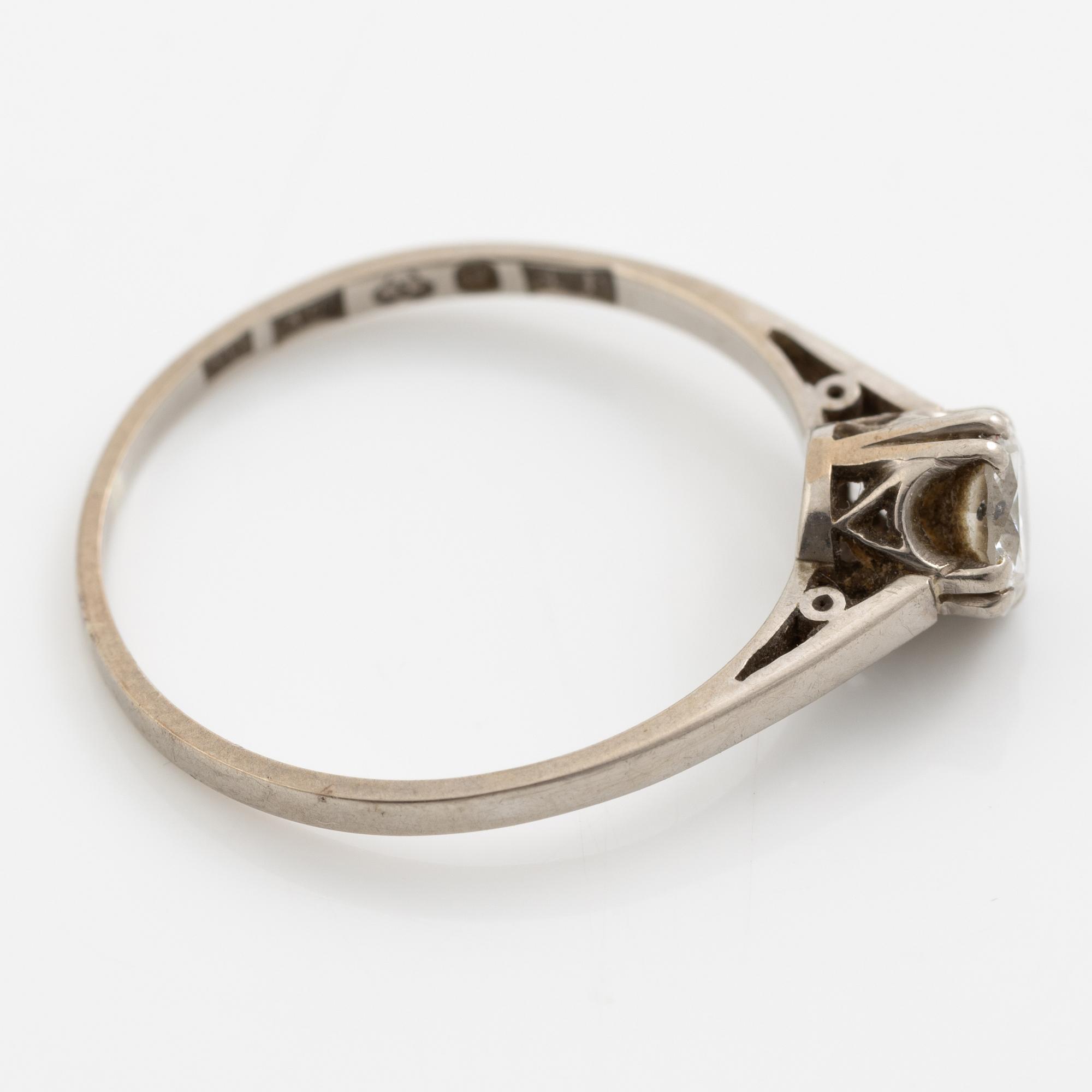 Ring, 18K white gold with brilliant-cut diamond.