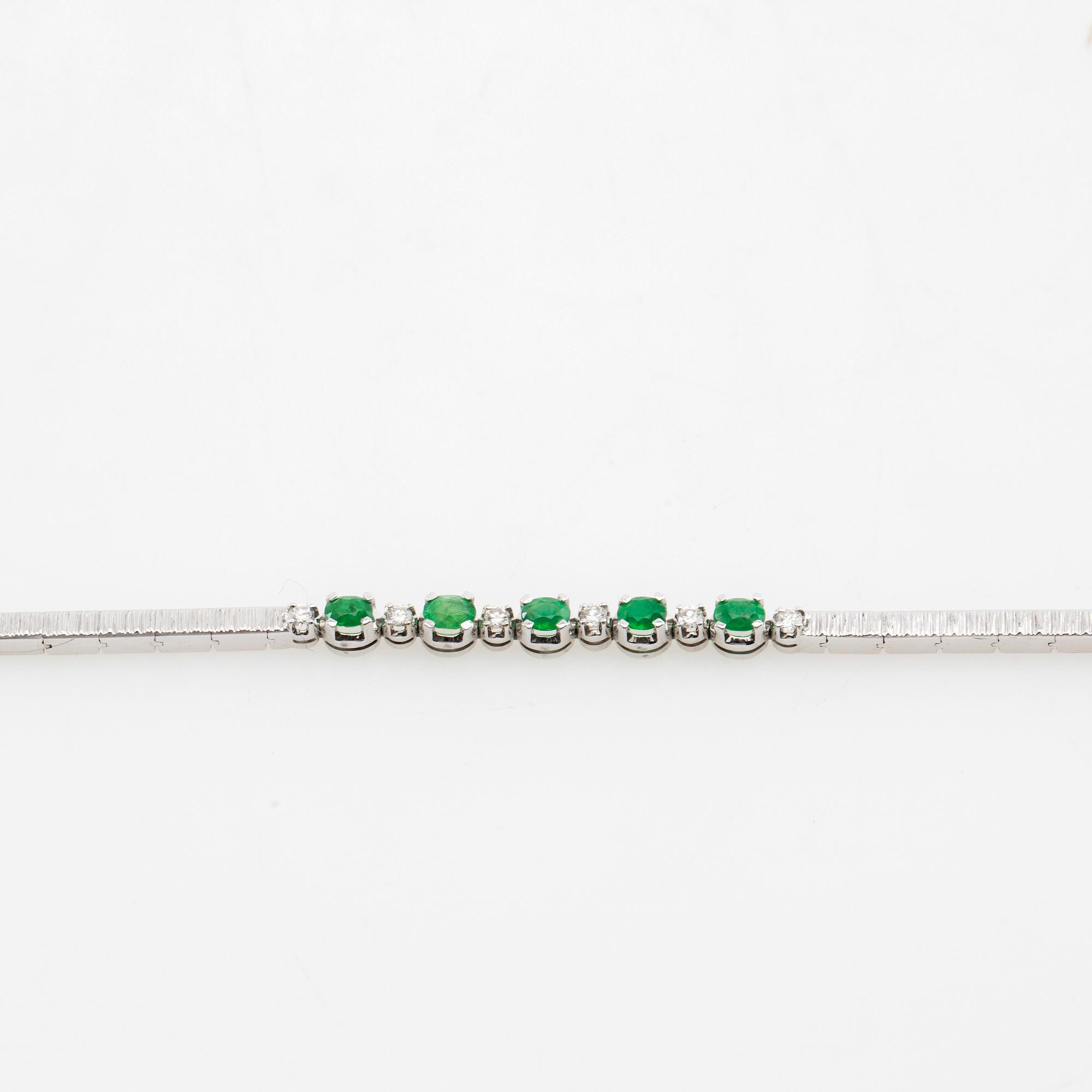 Armband 18K vitguld med runda briljantslipade diamanter.