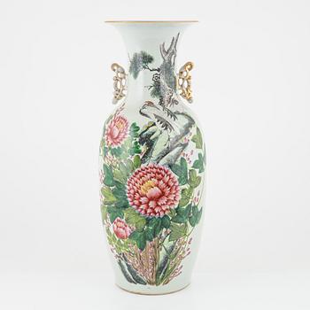 A Chinese porcelain vase, late 19th Century.