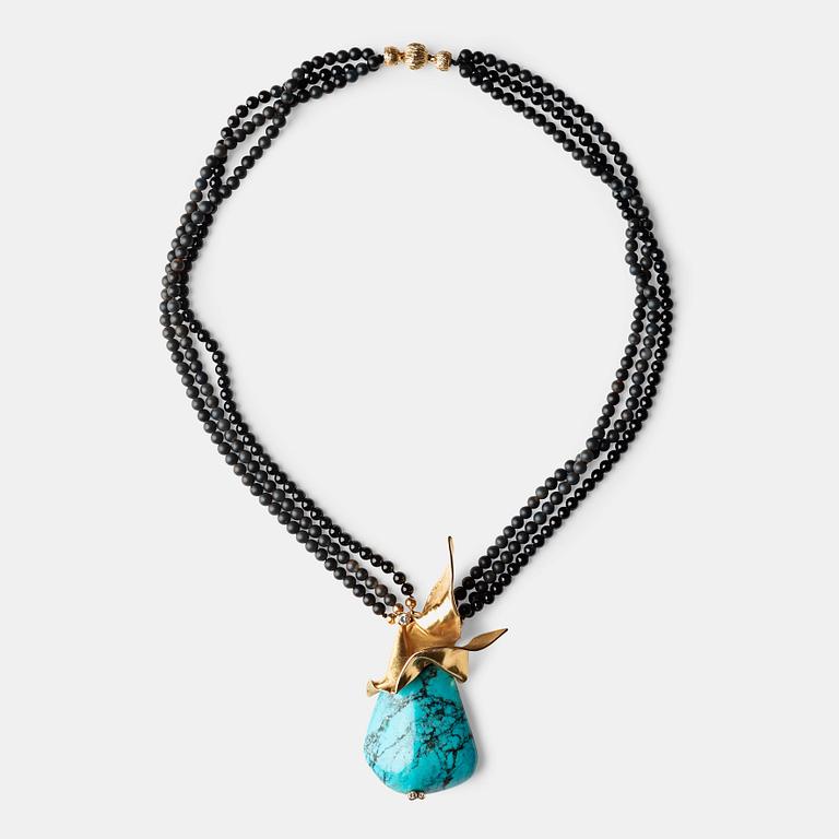 Kristian Nilsson, A Kristian Nilsson onyx and 18 k necklace with brilliant cut diamonds, ca 0.20 ct, turquoise coloured 'Eilat stone',