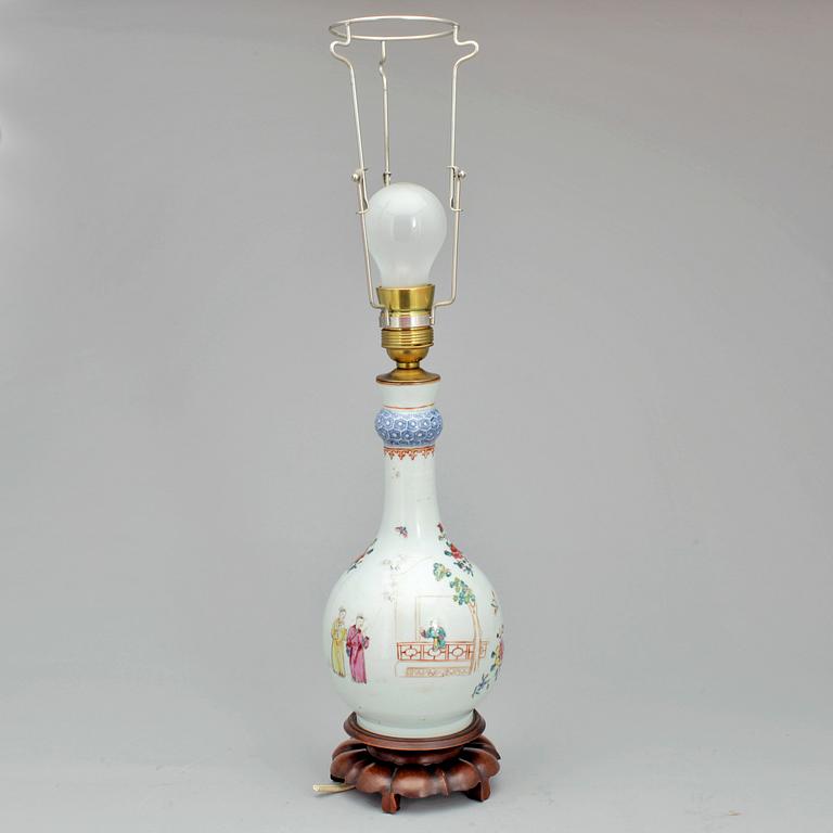 BORDSLAMPA, porslin, Kina, Qingdynastin 1700-tal.