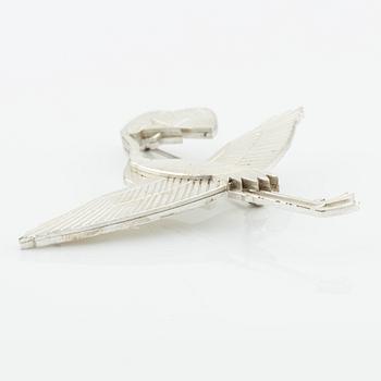 Wiwen Nilsson, brosch, sterlingsilver, i form av trana, Lund 1975.