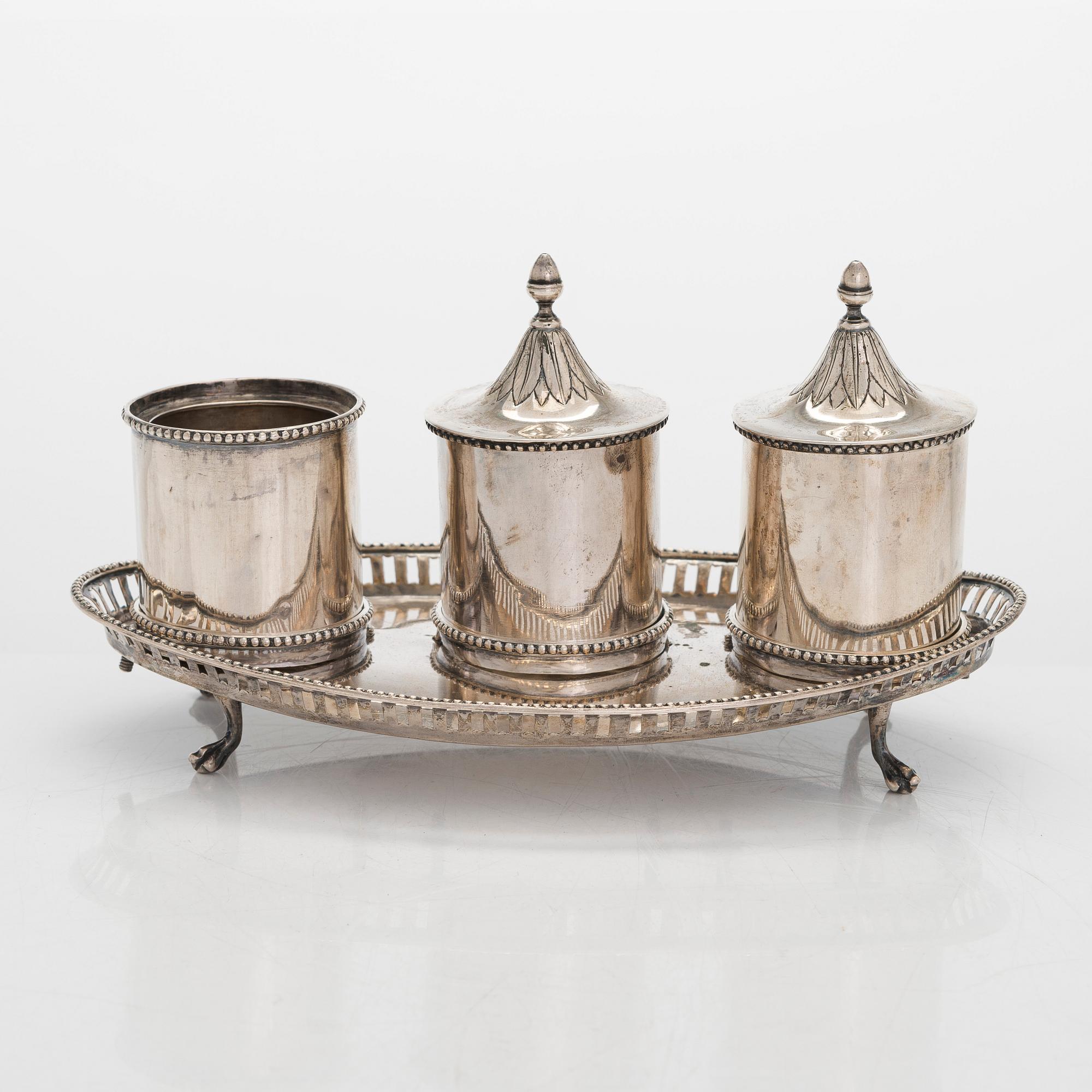 Kirjoituspöytäteline, hopeaa, Barcelona, todenn. 1800-luvun ensimmäinen kolmannes.
