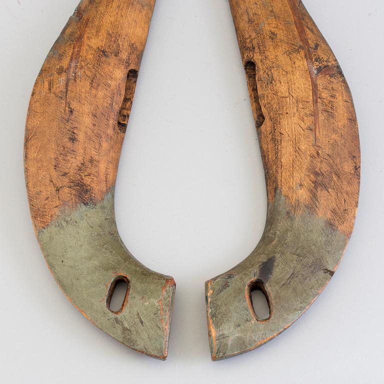 LOKOR, ett par, med fågelhuvuden, 1800-tal.