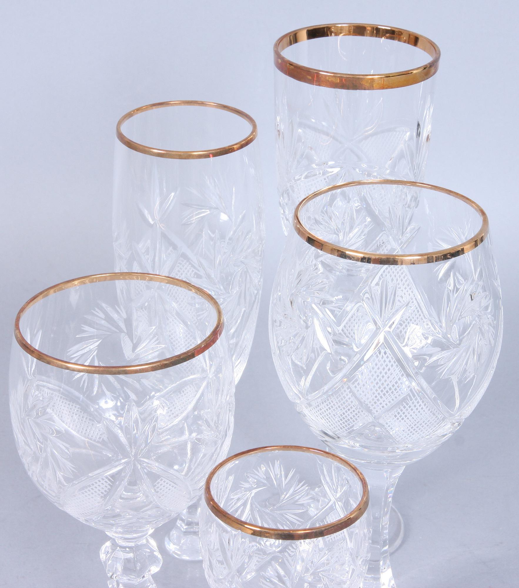 GLASSERVIS, 30 delar, Böhmisk modell, 1900-tal.