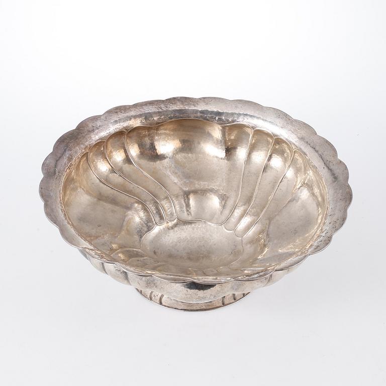 SKÅL, silver, med svenska kontrollstämplar, 1900-talets första hälft. Vikt ca 595 gram.