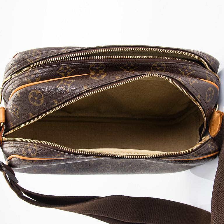 Louis Vuitton, a Monogram Canvas 'Reporter GM' shoulder bag.