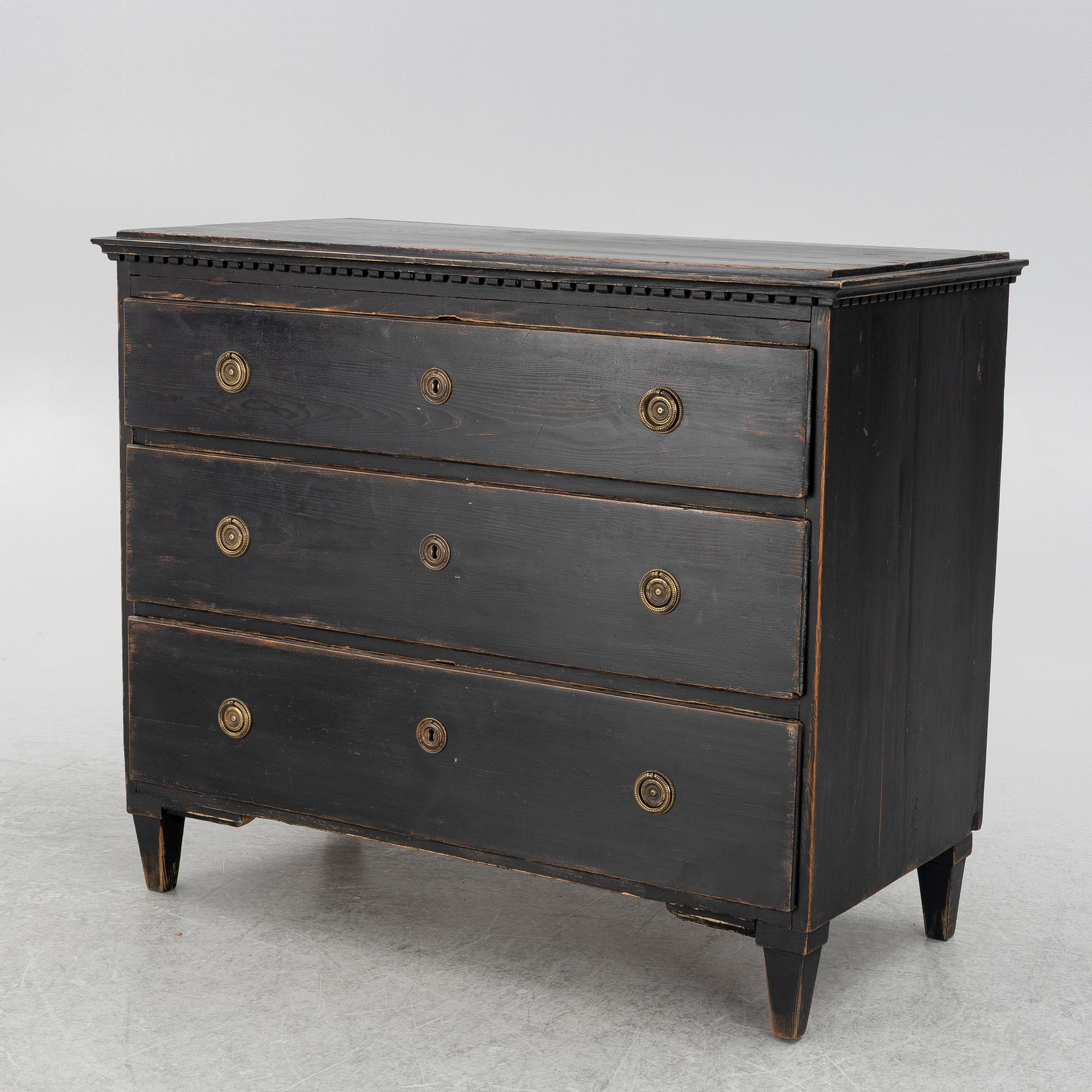 A chest of drawers, 19th Century.