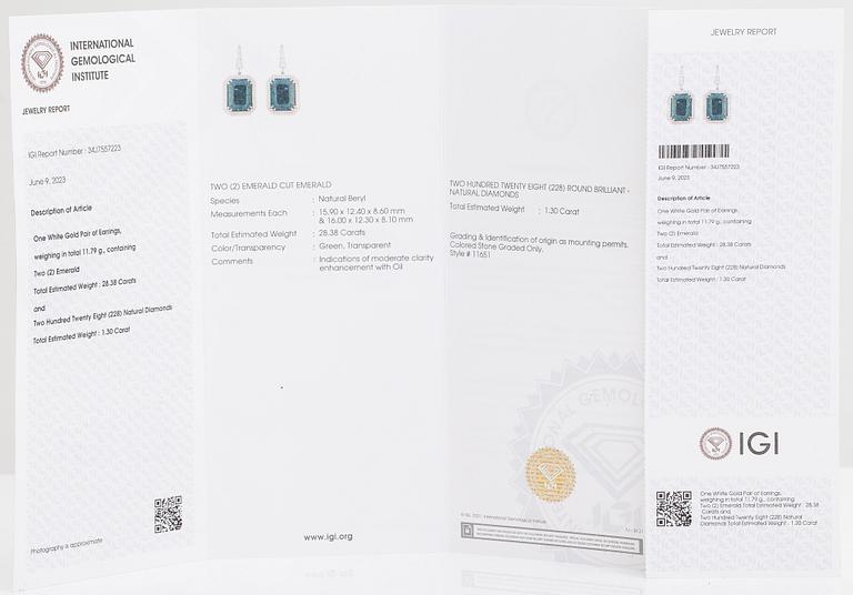 A pair of 18K whitegold earrings, emeralds  28.38 ct and brilliant-cut diamonds ca 1.30 ct in tota With IGI certificate.